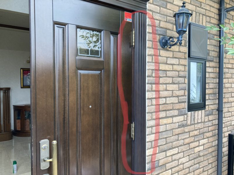 21-20  玄関ドア枠　劣化修理