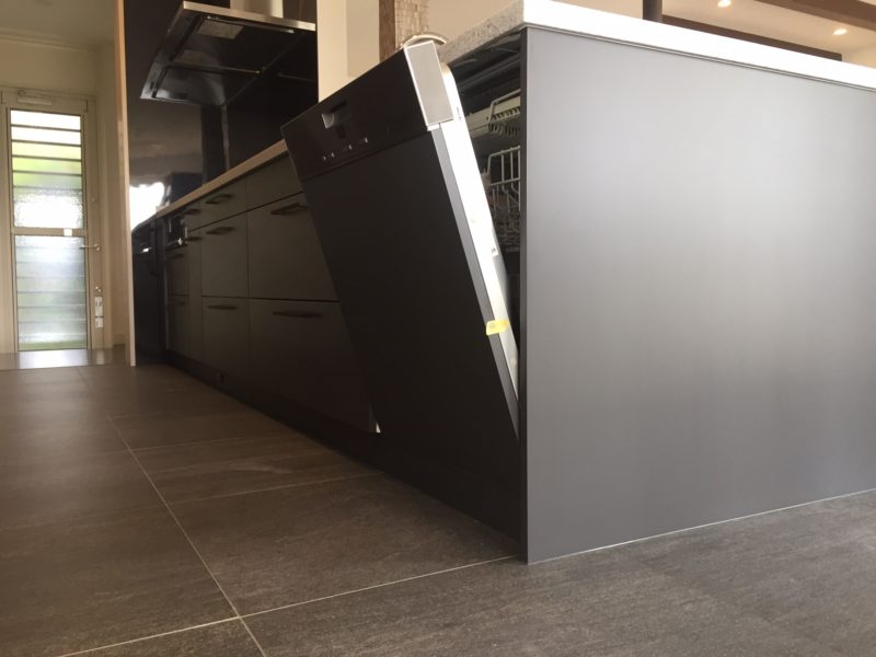 18-12  ミー レ食洗器キズ補修