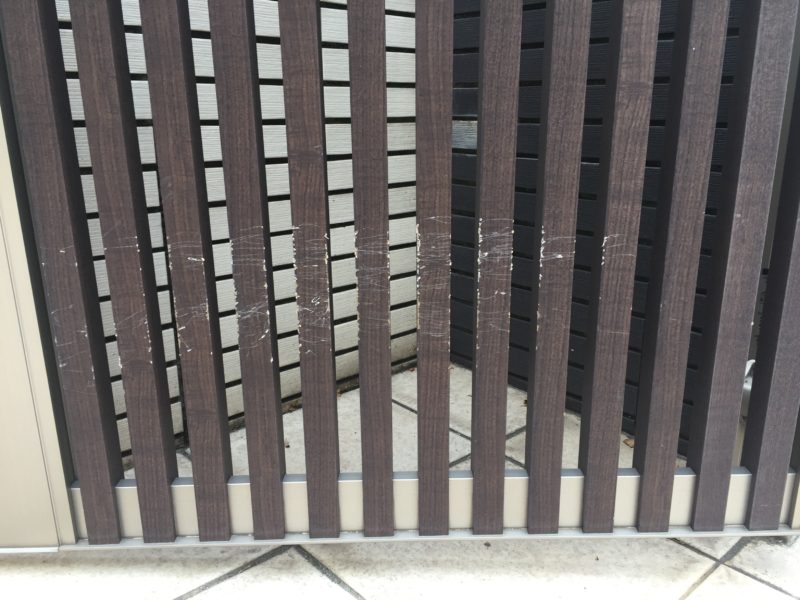 18-43  門扉キズ補修