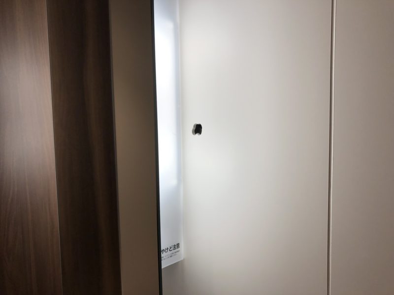 18-57  トイレ パネル補修