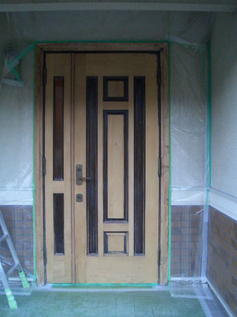 08-11 玄関ドア塗装
