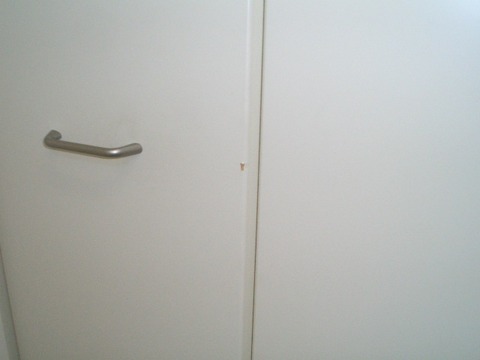 11-17　クロゼット扉補修