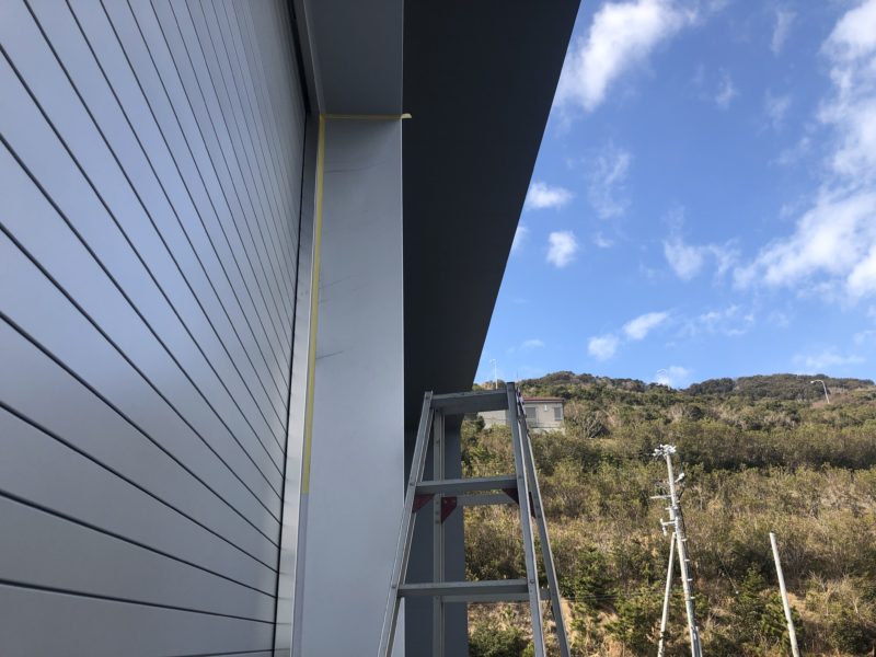 19-11  シャッター枠 キズ補修