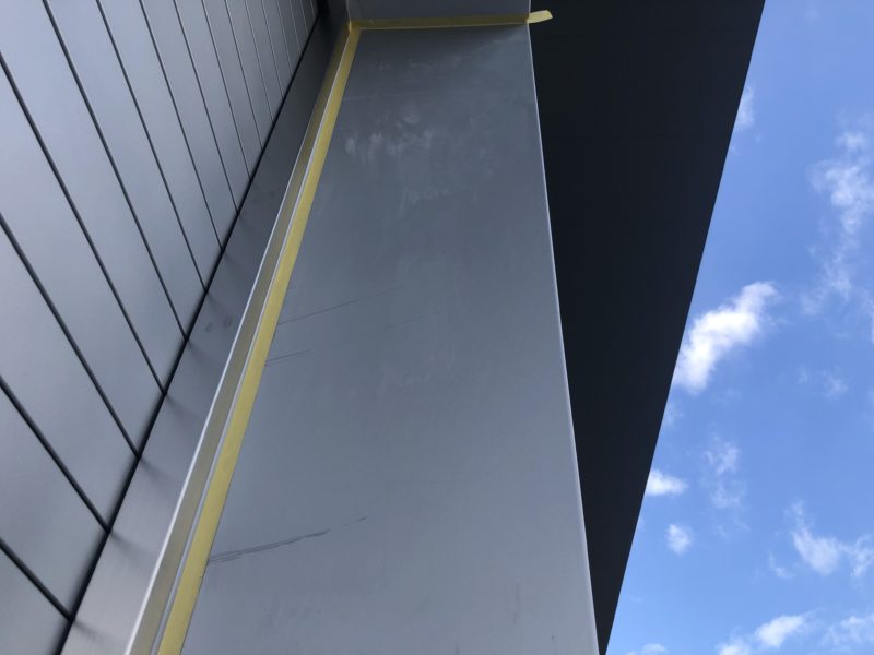 19-11  シャッター枠 キズ補修