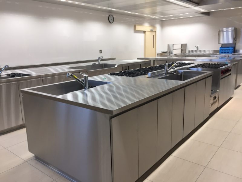 18-13  ステンレス凹み補修