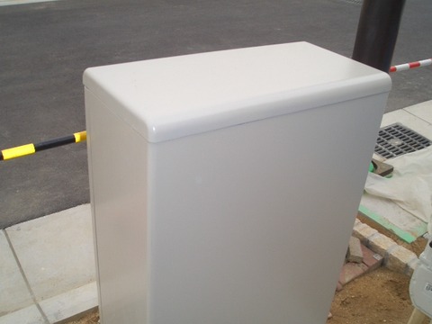 08-4　電気BOXへこみ補修