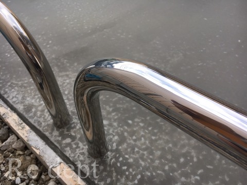 17-72　自転車停めへこみ補修