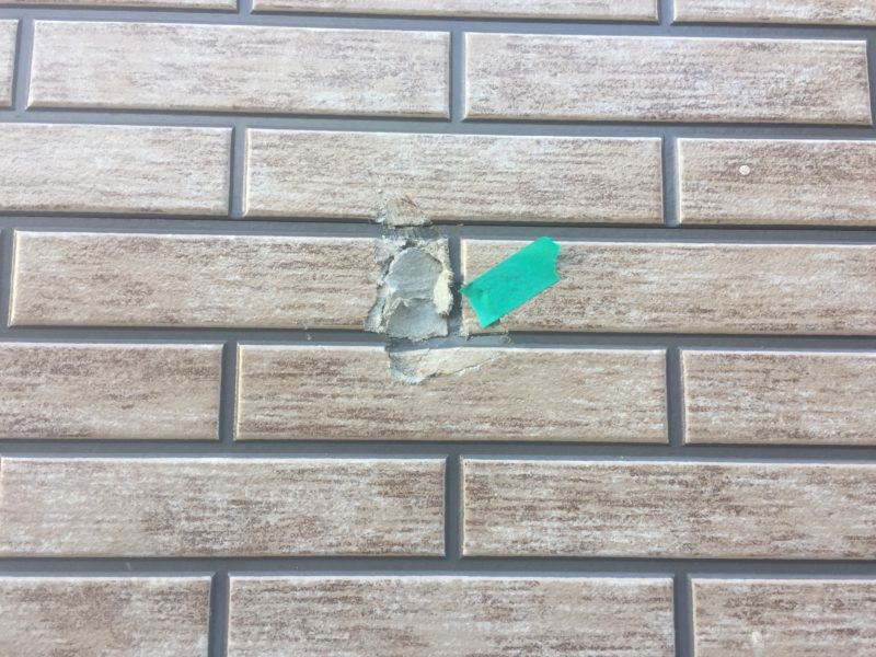 18-42  サイディング穴補修