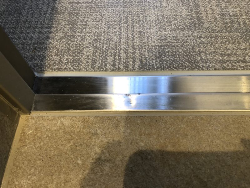 18-121  沓摺へこみ補修