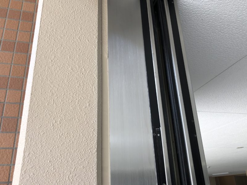 18-94  シャッター枠 キズ補修