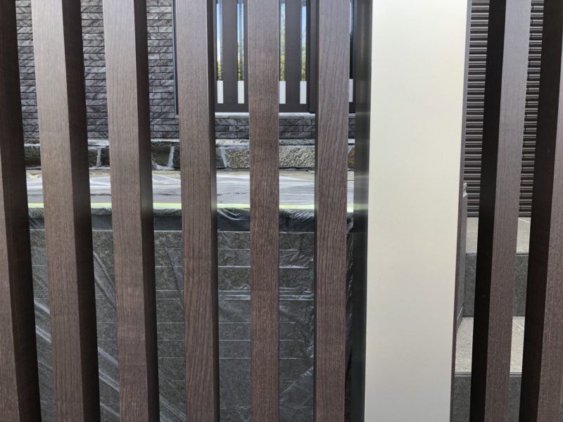 18-40  アルミ門扉キズ補修