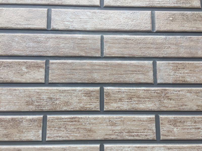 18-42  サイディング穴補修