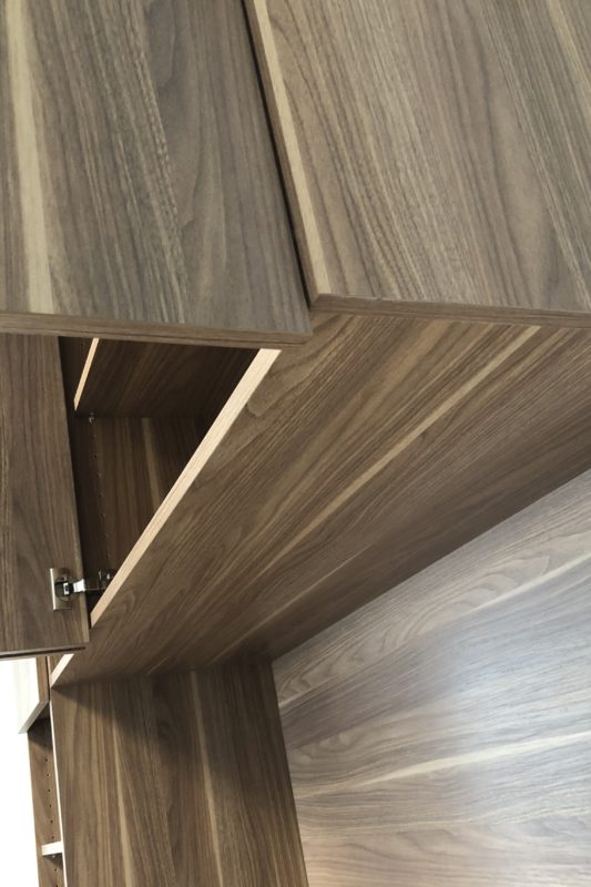 18-55  吊戸ビス穴補修