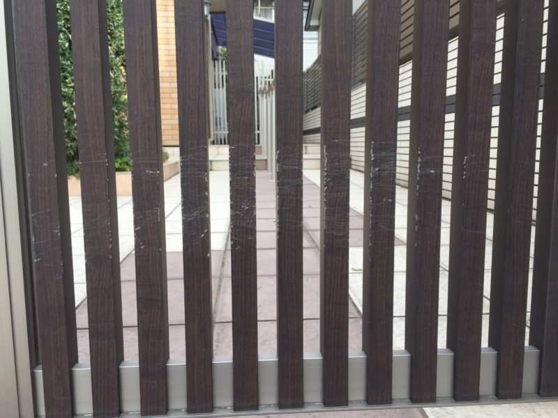 18-43  門扉キズ補修