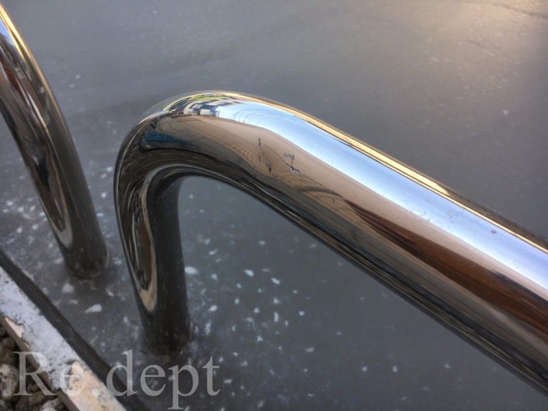 17-72　自転車停めへこみ補修