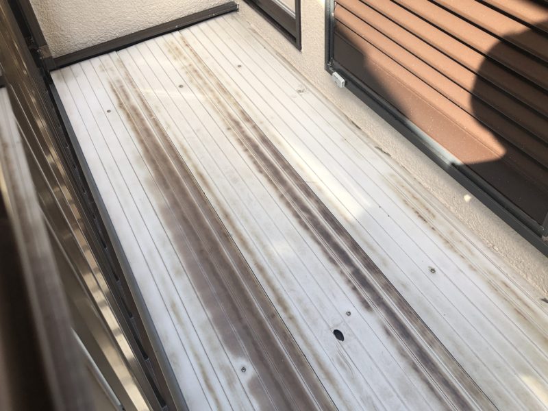 19-39  バルコニー床 穴補修