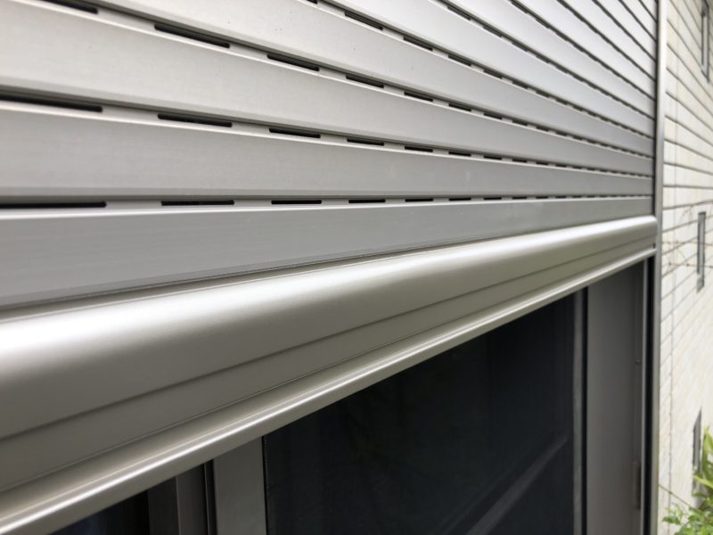 19-50  シャッター框 へこみ補修