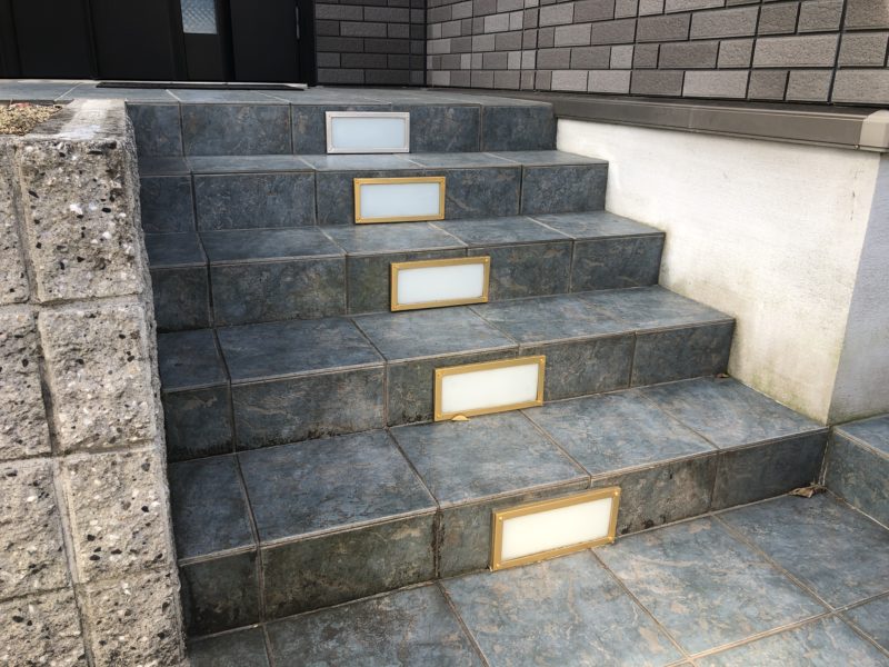 19-24  玄関 ライトフレーム補修