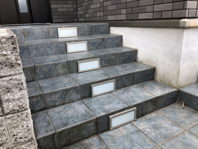 19-24  玄関 ライトフレーム補修