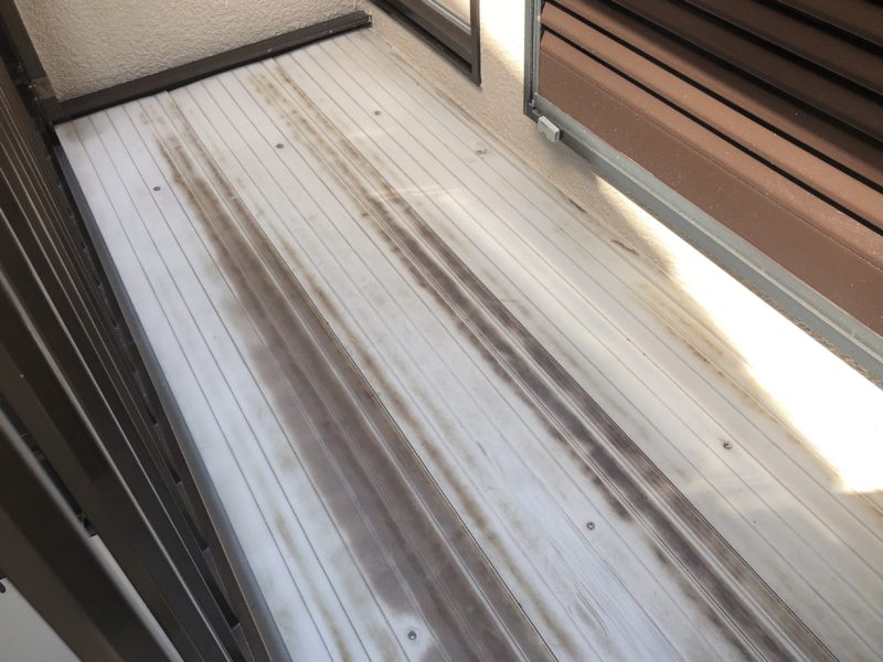 19-39  バルコニー床 穴補修