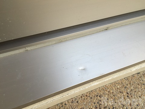 16-89 サッシへこみ補修