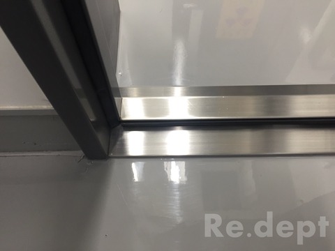 16-39 ステンレス沓摺へこみ補修