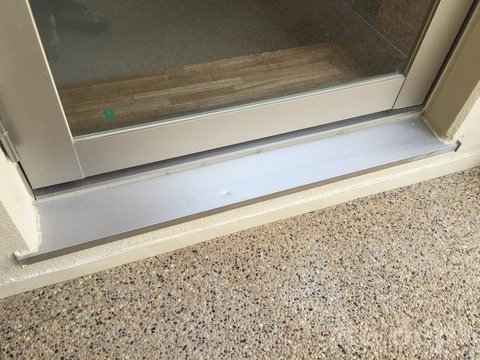 16-89 サッシへこみ補修