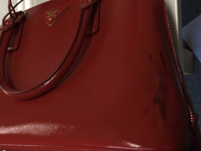 16-21 エナメルバッグ シミ補修