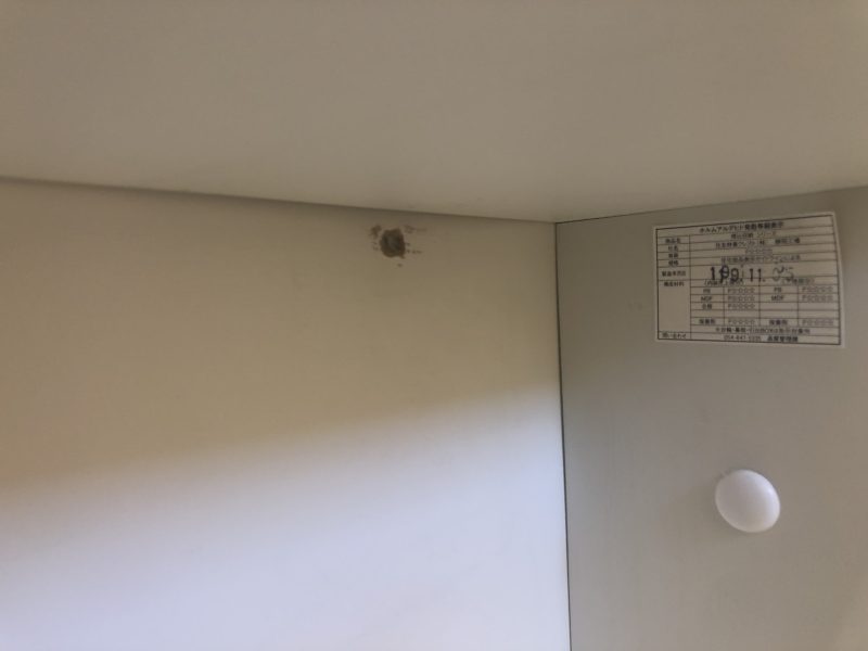 20-45 トイレ収納 ビス穴 補修