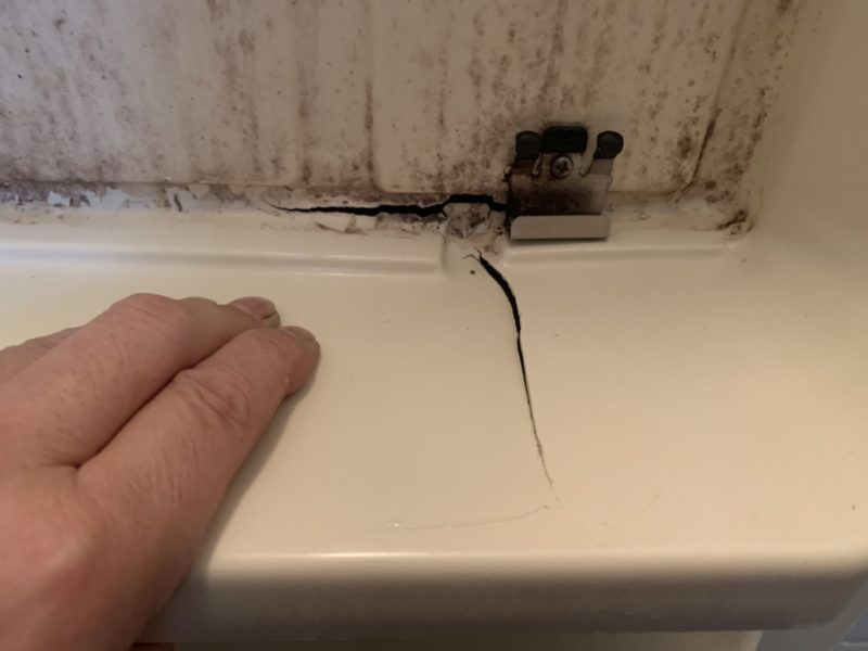 20-70 ユニットバス 収納台 割れ補修