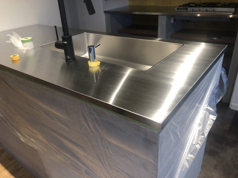 20-133 ステンレス製キッチン　キズ補修