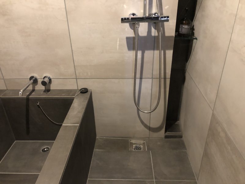 20-80 シャワールーム　タイル補修