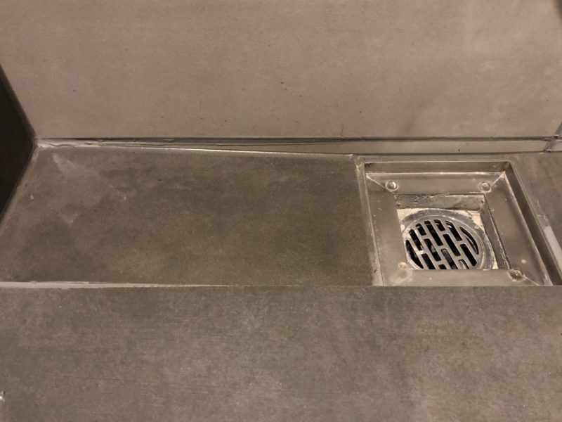 20-80 シャワールーム　タイル補修