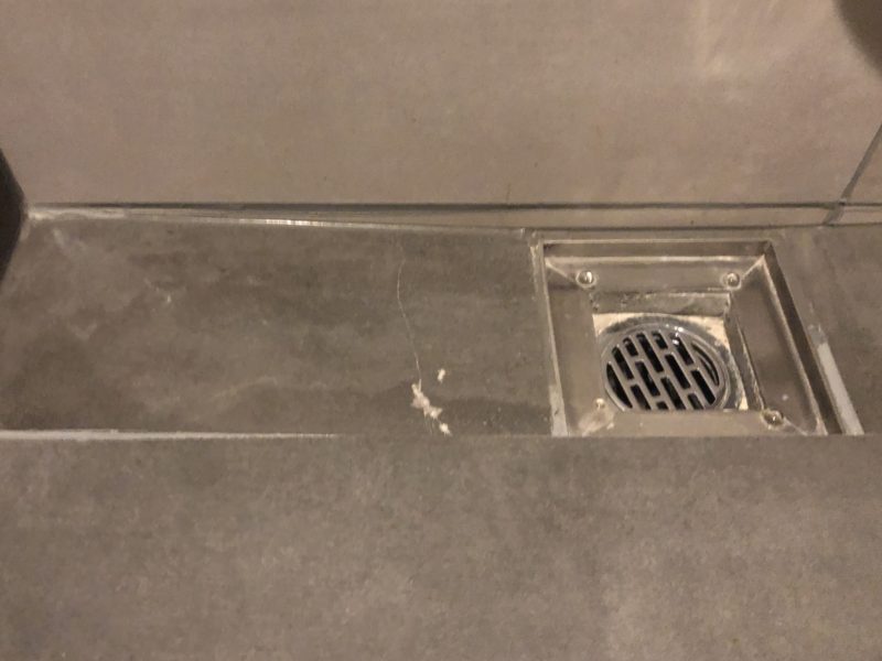 20-80 シャワールーム　タイル補修