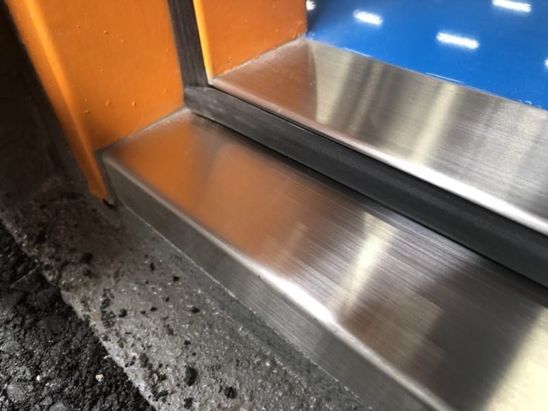 20-84 ステンレスへこみ補修