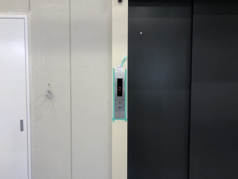 20-89 エレベータースイッチパネル補修