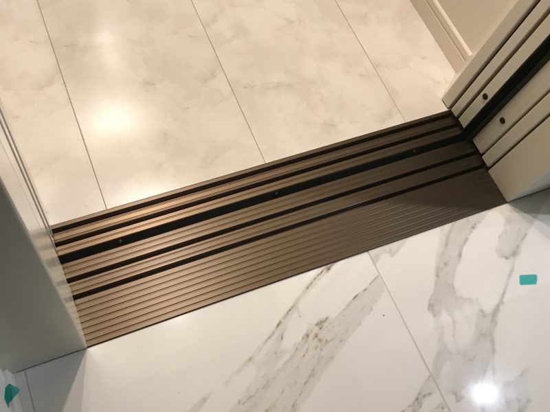 20-97 エレベーター　下枠　色替え塗装