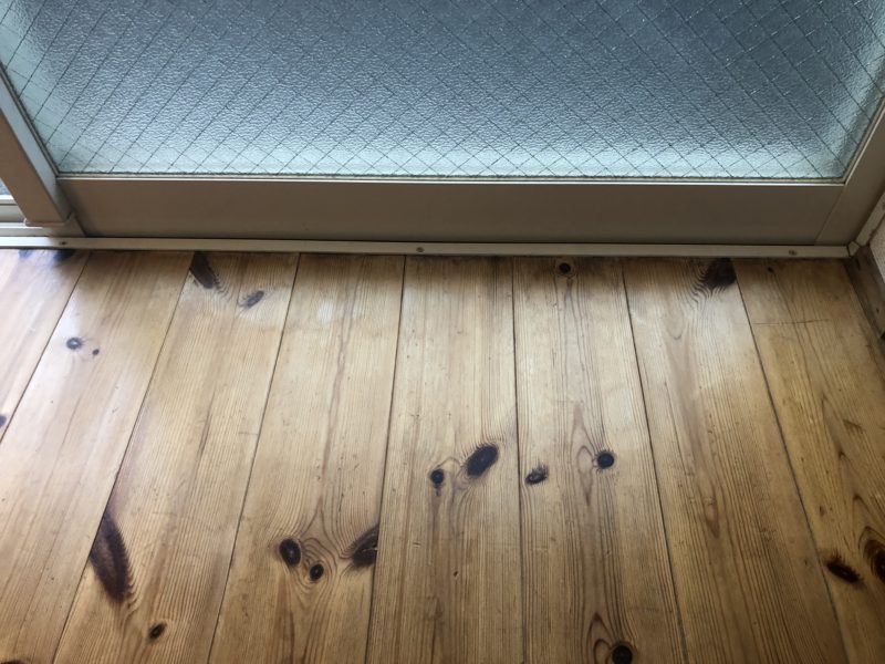 20-106 パインフロアー　シミ抜き