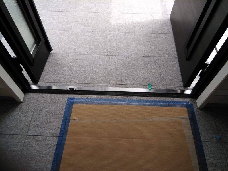 20-112 玄関　沓摺へこみ補修