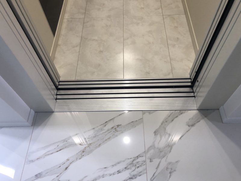 20-97 エレベーター　下枠　色替え塗装