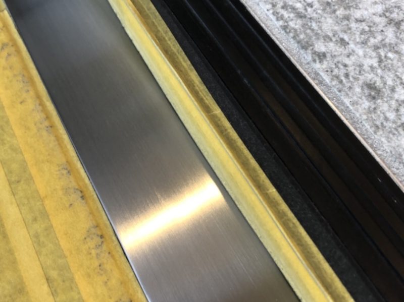 20-112 玄関　沓摺へこみ補修