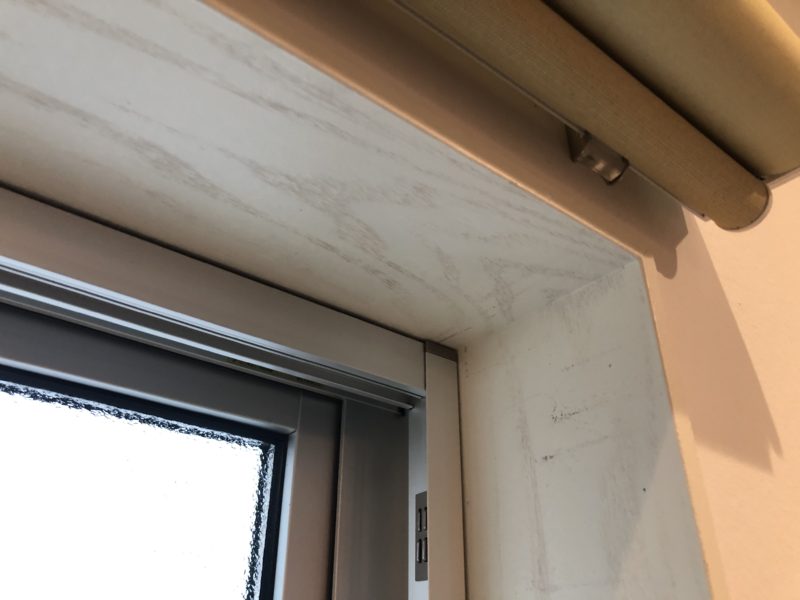 20-128 窓枠　ビス穴消し