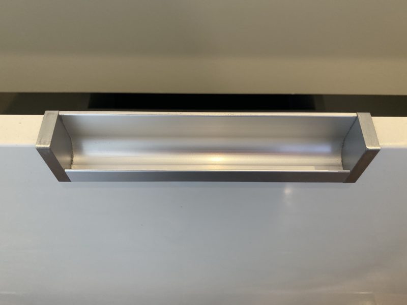 21-35 キッチン取手　再塗装