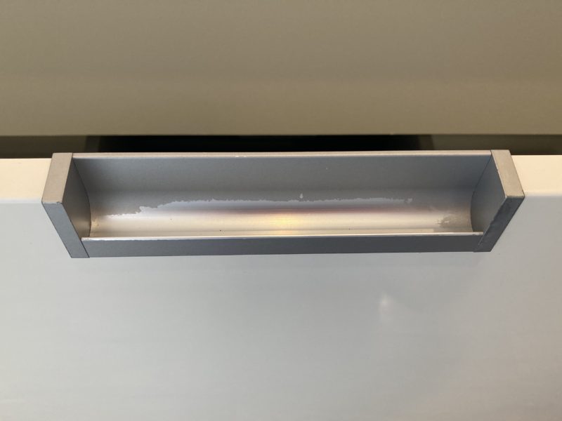 21-35 キッチン取手　再塗装