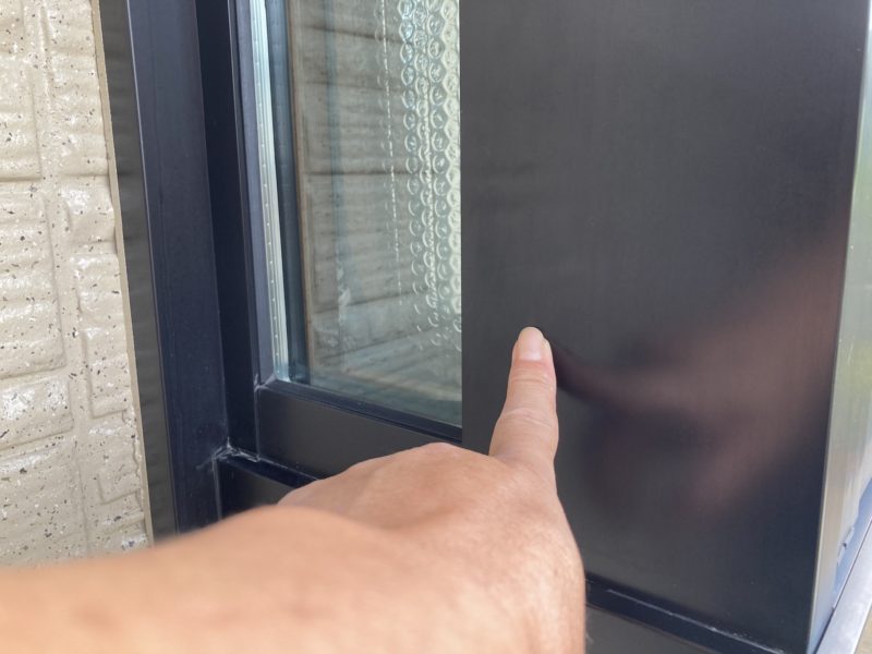 21-26 アルミ出窓　キズ補修