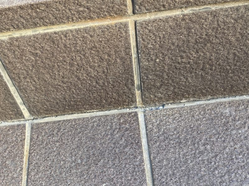 21-93 タイル欠け補修