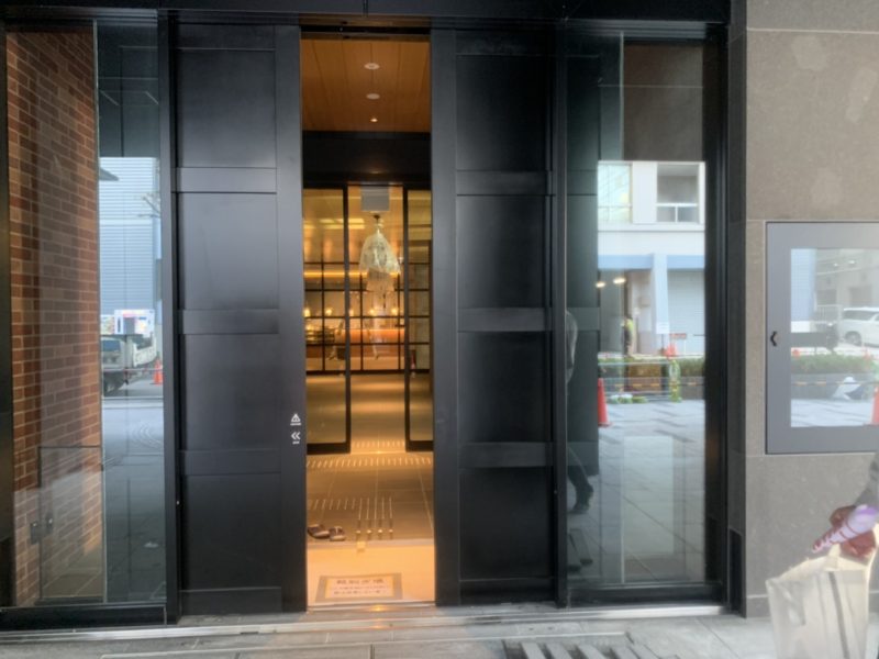 21-74 エントランス ドアへこみ