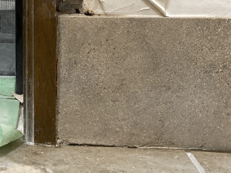 21-138 タイル割れ補修