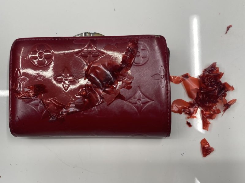 21-176 ヴェルニ 財布 修復