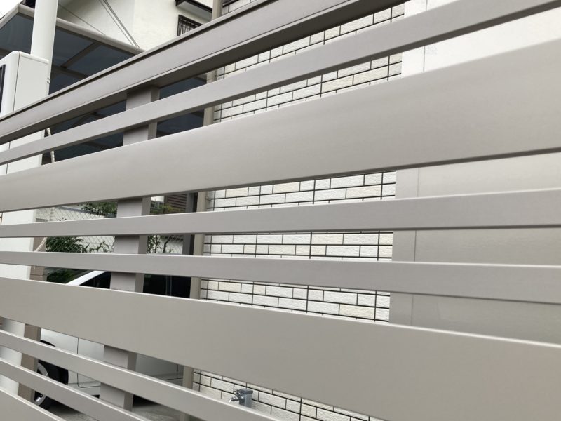 21-124 アルミフェンスへこみ補修